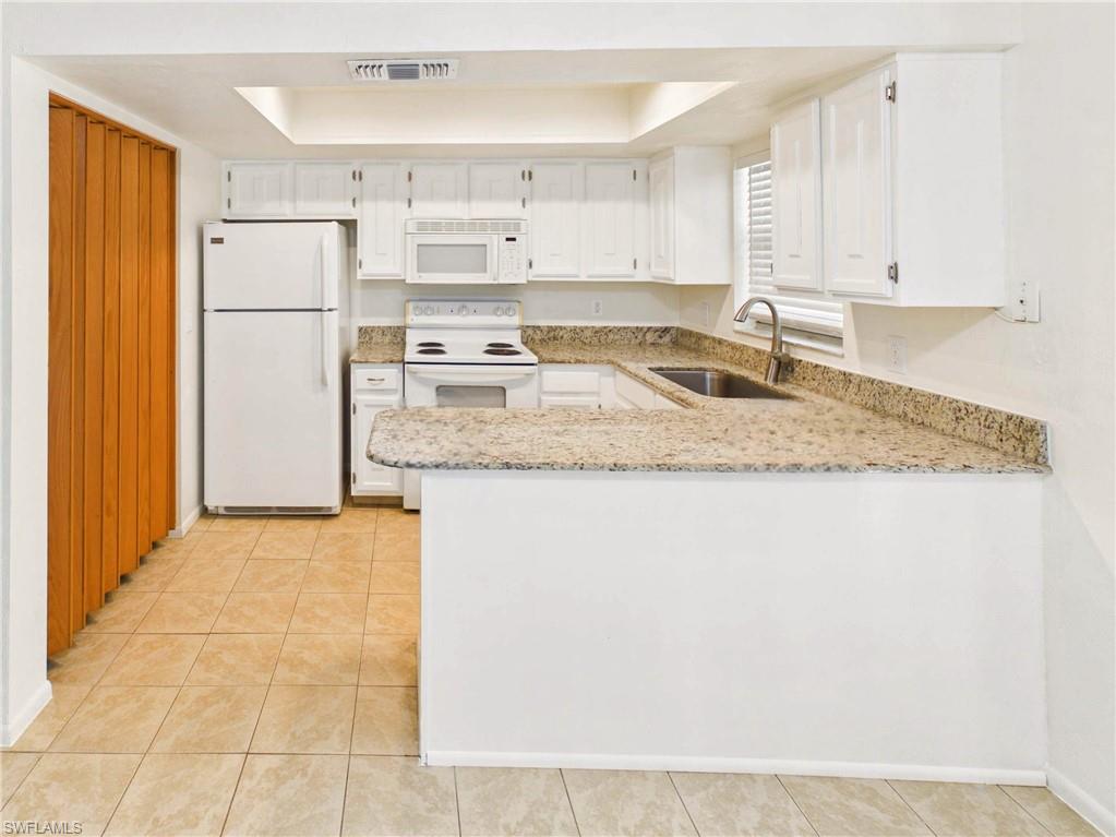 18541 Iris RD photo 6