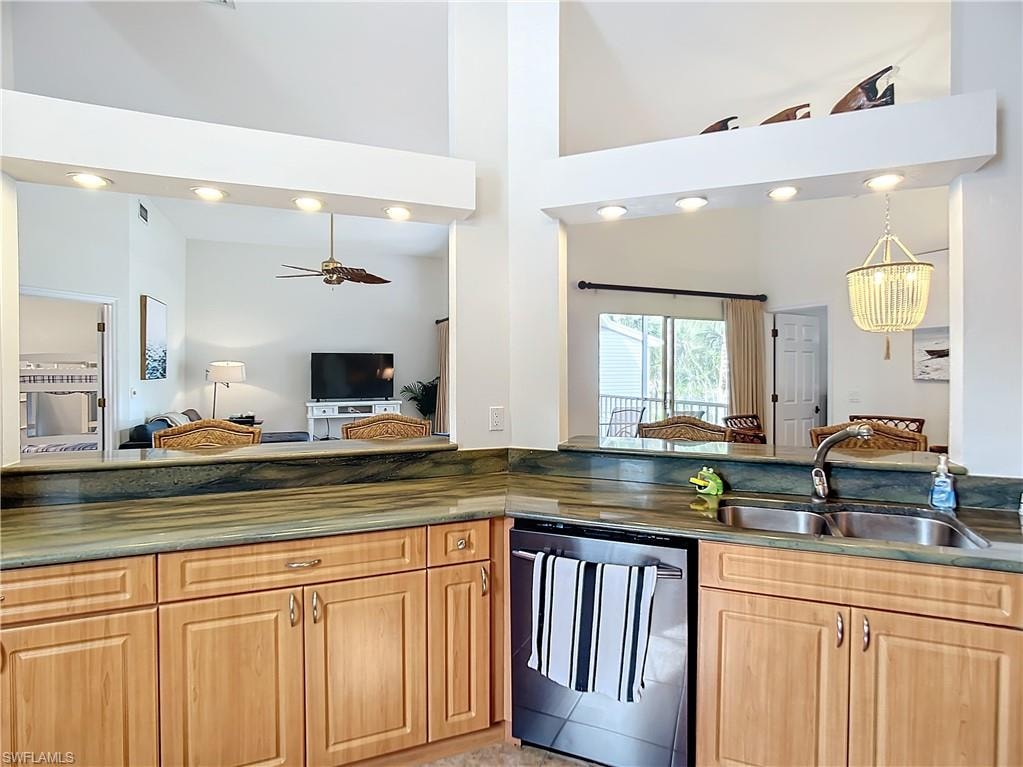 2860 CITRUS LAKE DR R-202 photo 12