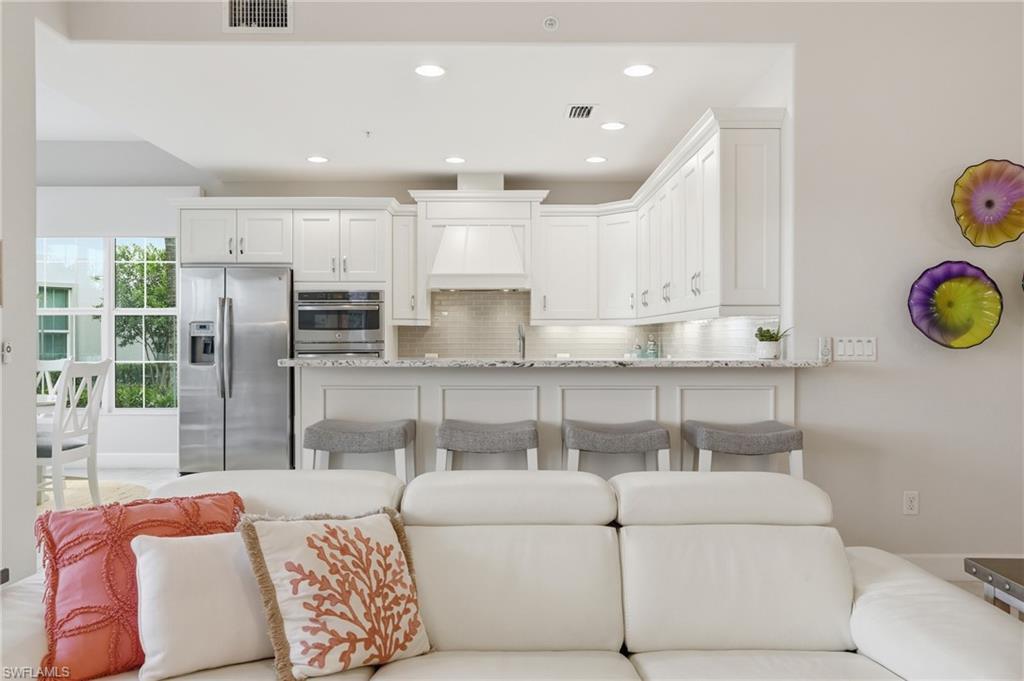 8066 Signature Club CIR 102 photo 16