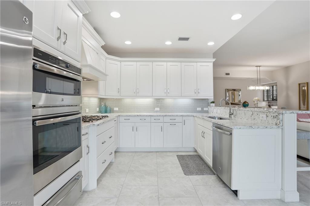 8066 Signature Club CIR 102 photo 12