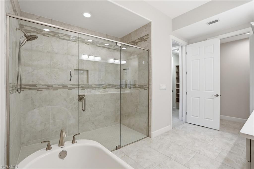 8066 Signature Club CIR 102 photo 25