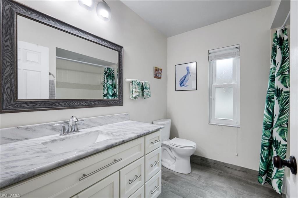 Guest bathroom.