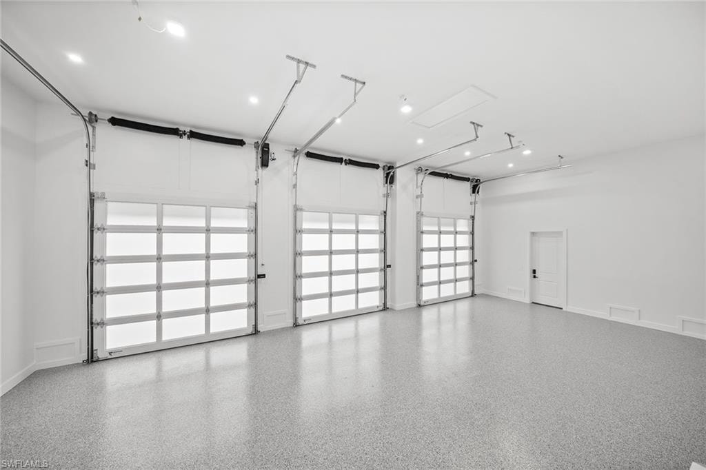 623 Park Shore DR photo 27
