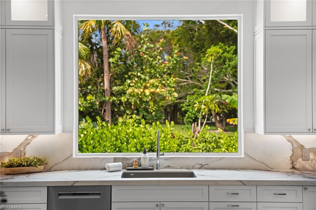 623 Park Shore DR photo 6