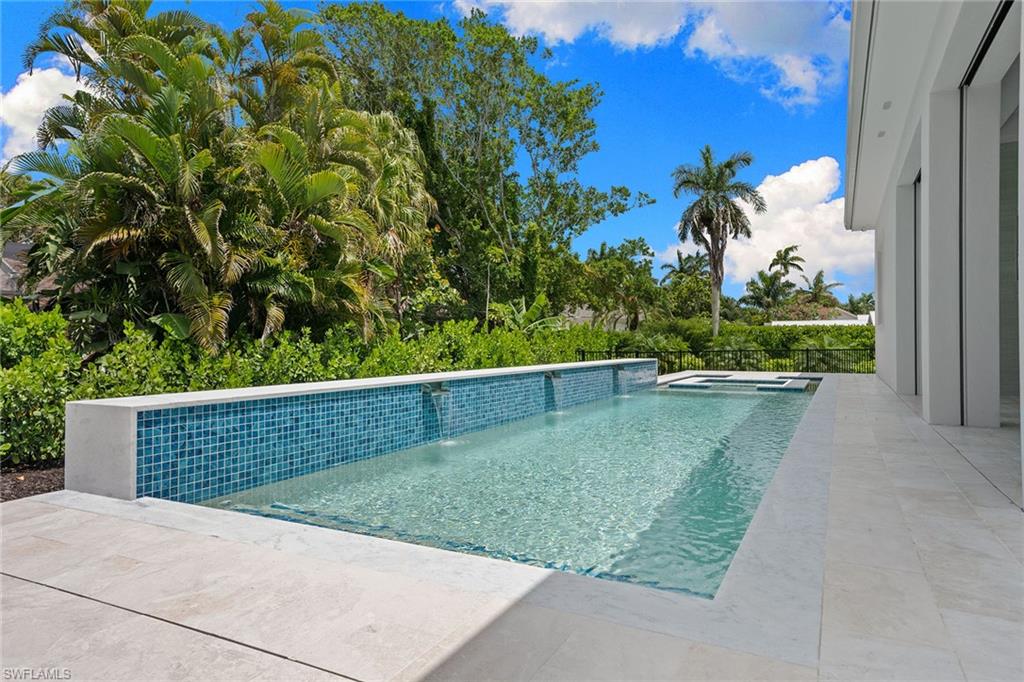 623 Park Shore DR photo 36