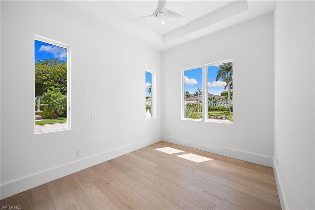 623 Park Shore DR photo 32