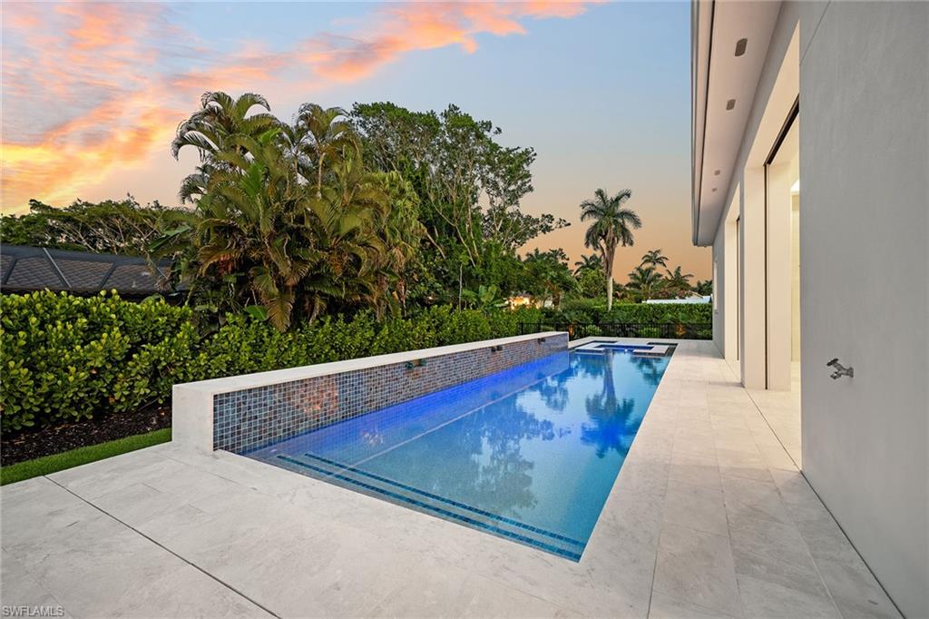 623 Park Shore DR photo 38