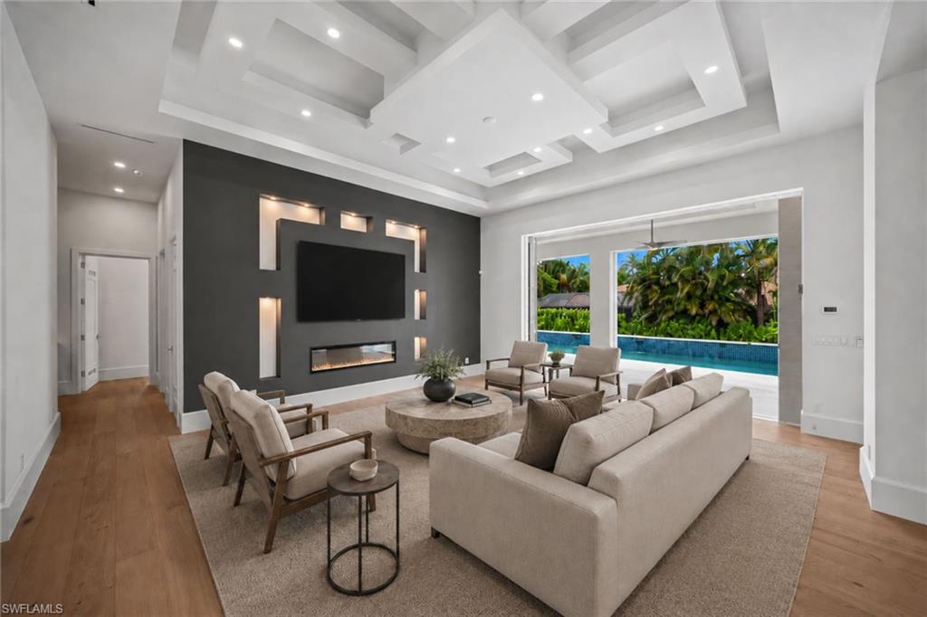 623 Park Shore DR photo 11