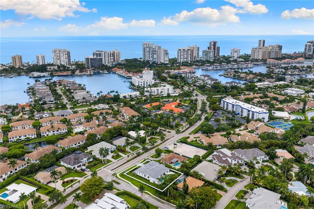 623 Park Shore DR photo 29