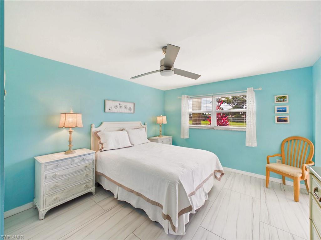 300 Valley Stream DR 3D photo 16