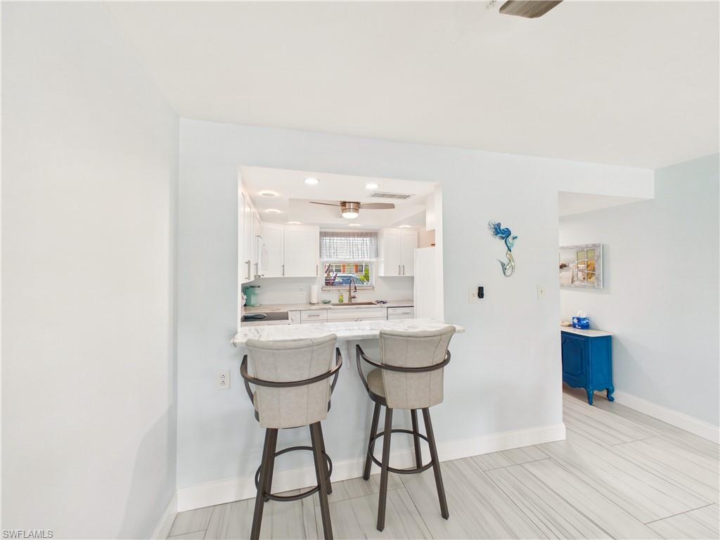 300 Valley Stream DR 3D photo 12