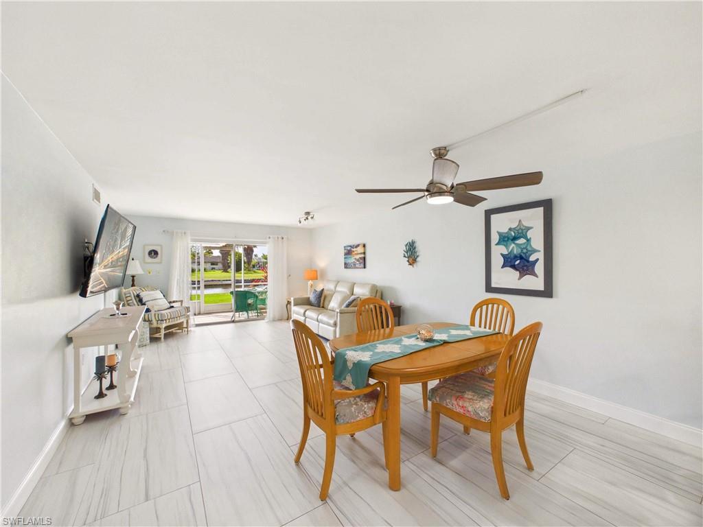 300 Valley Stream DR 3D photo 7