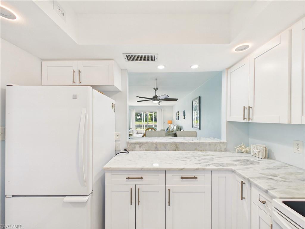 300 Valley Stream DR 3D photo 11