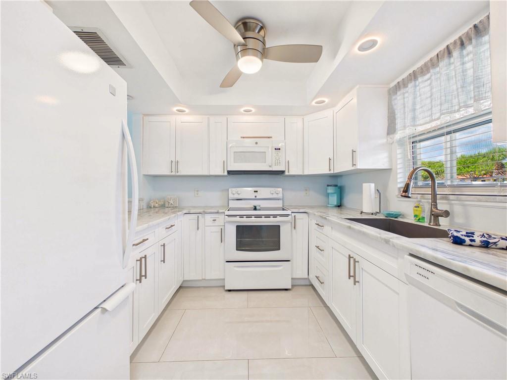 300 Valley Stream DR 3D photo 8