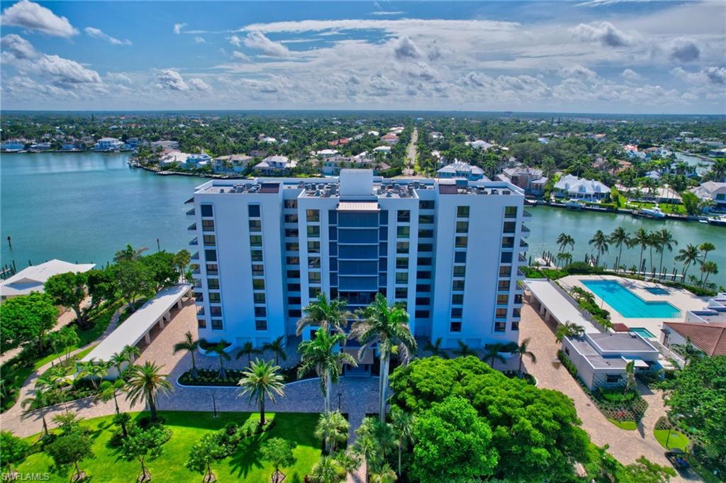 Aerial view of 2400 Gulf Shore Blvd