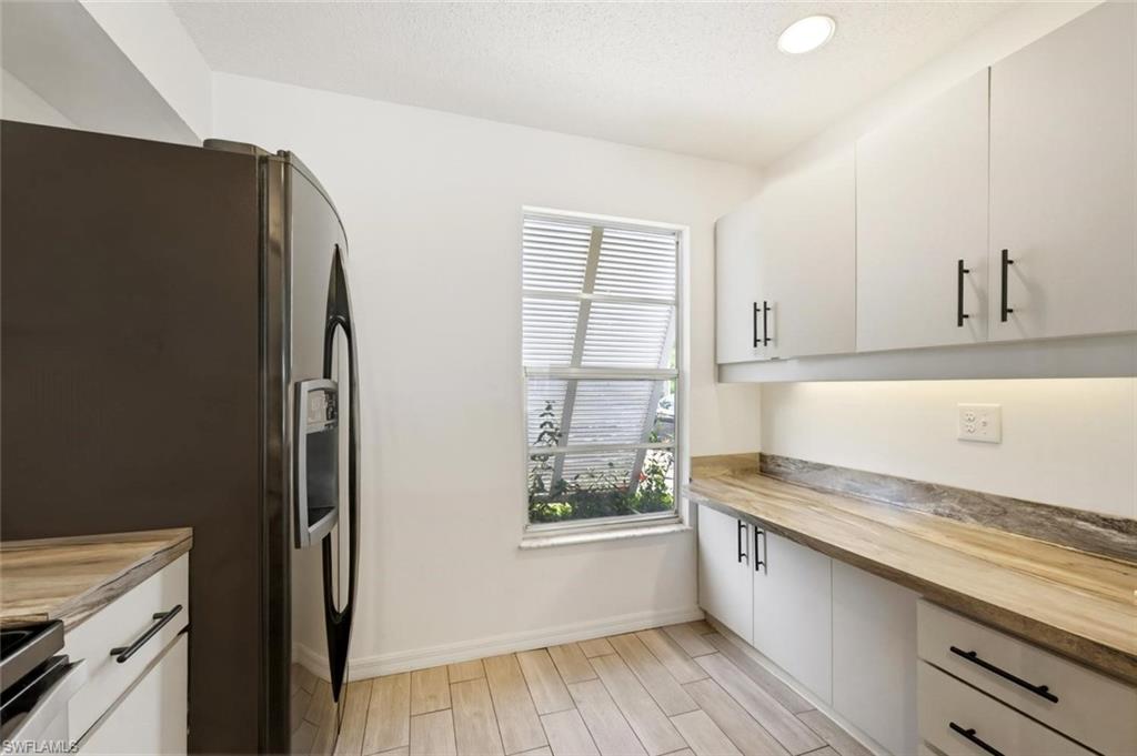 Plenty of kitchen storage areas
