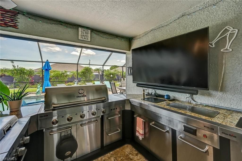 Outdoor Kitchen