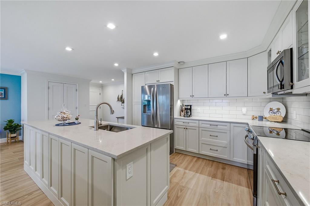 2875 Gulf Shore BLVD N 106 photo 8