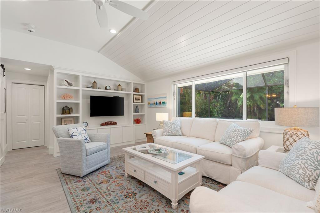 571 Neapolitan LN photo 6