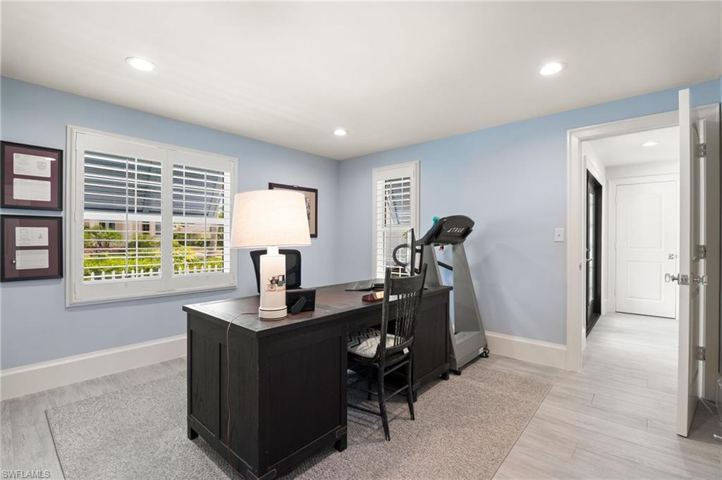 571 Neapolitan LN photo 12