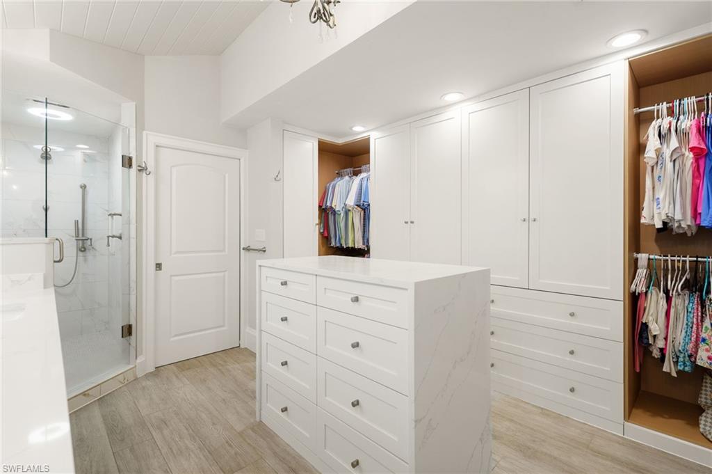 571 Neapolitan LN photo 9