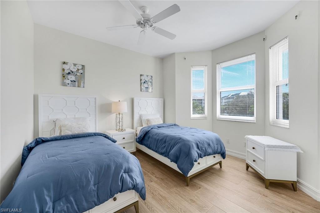 400 Flagship DR 401 photo 20
