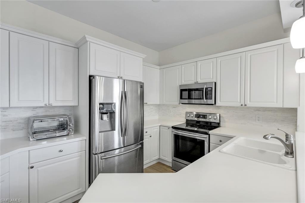 400 Flagship DR 401 photo 11