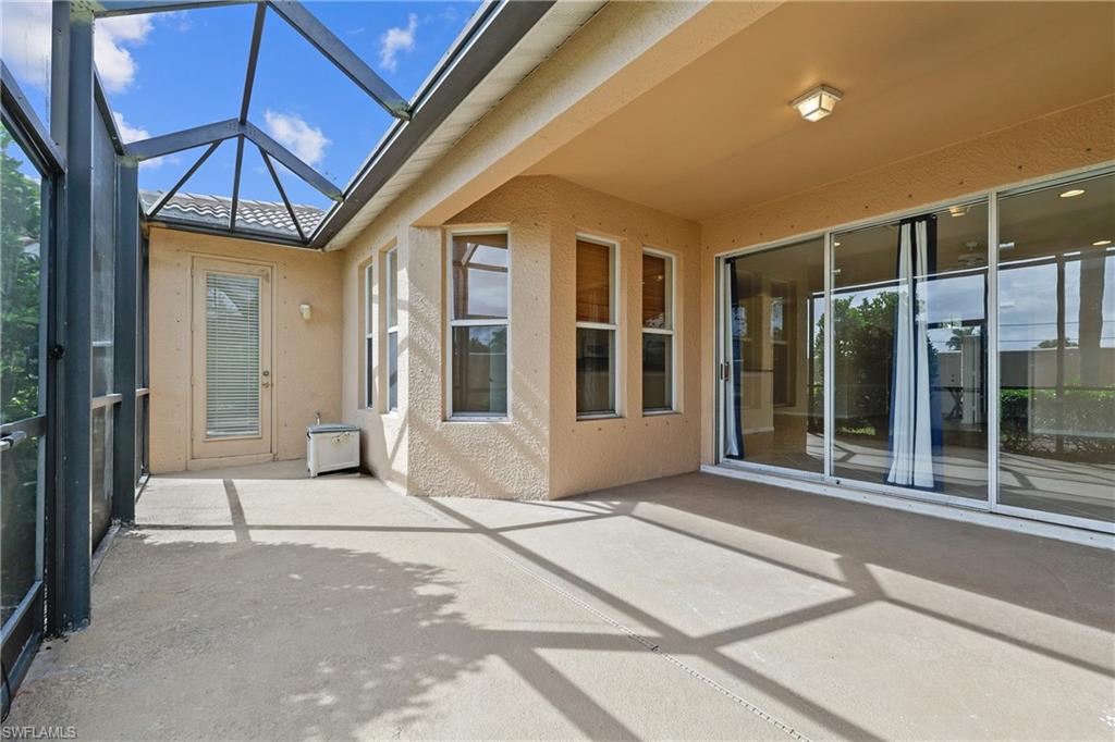 Enjoy Dinners or Morning Coffee in the screened Lanai