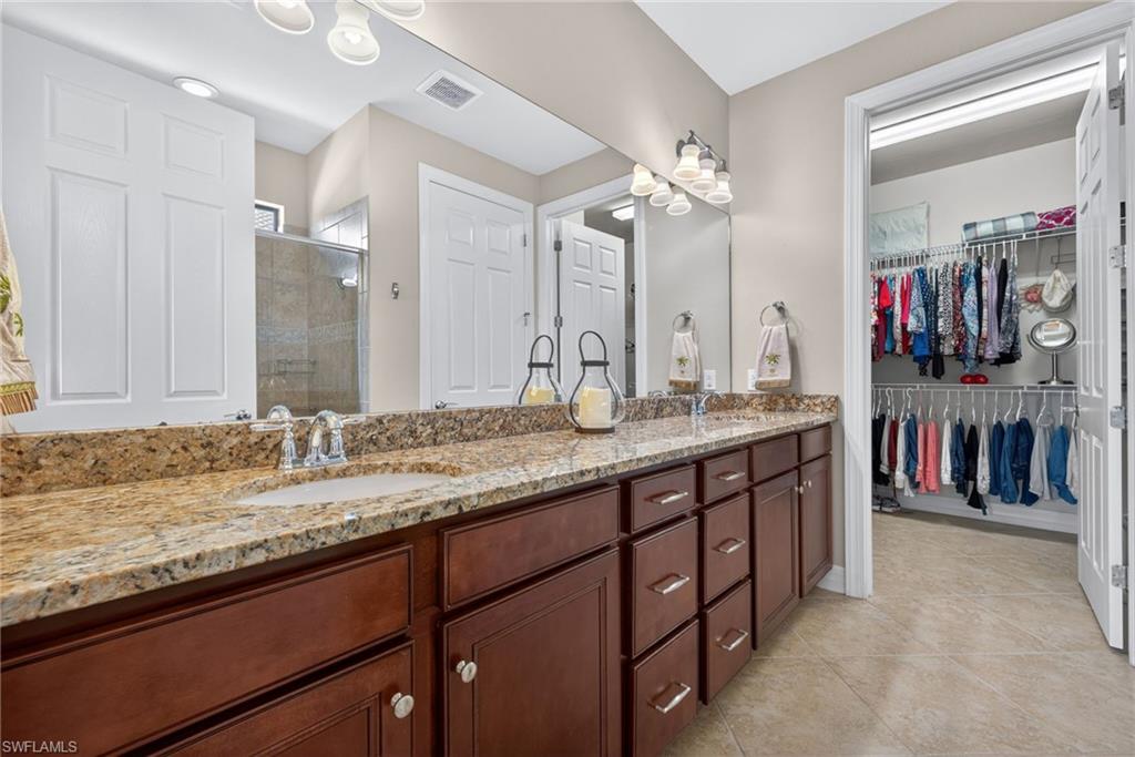 5979 Prosperity LN photo 17