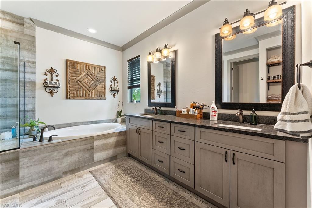 Master Vanity 2 sinks