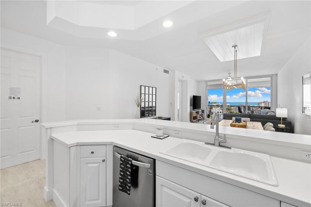 Sunbathed expansive floor plan