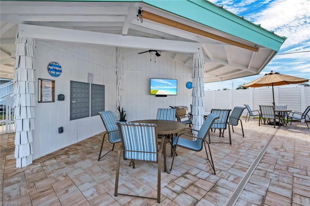 Pool features plenty of spots to relax and enjoy...