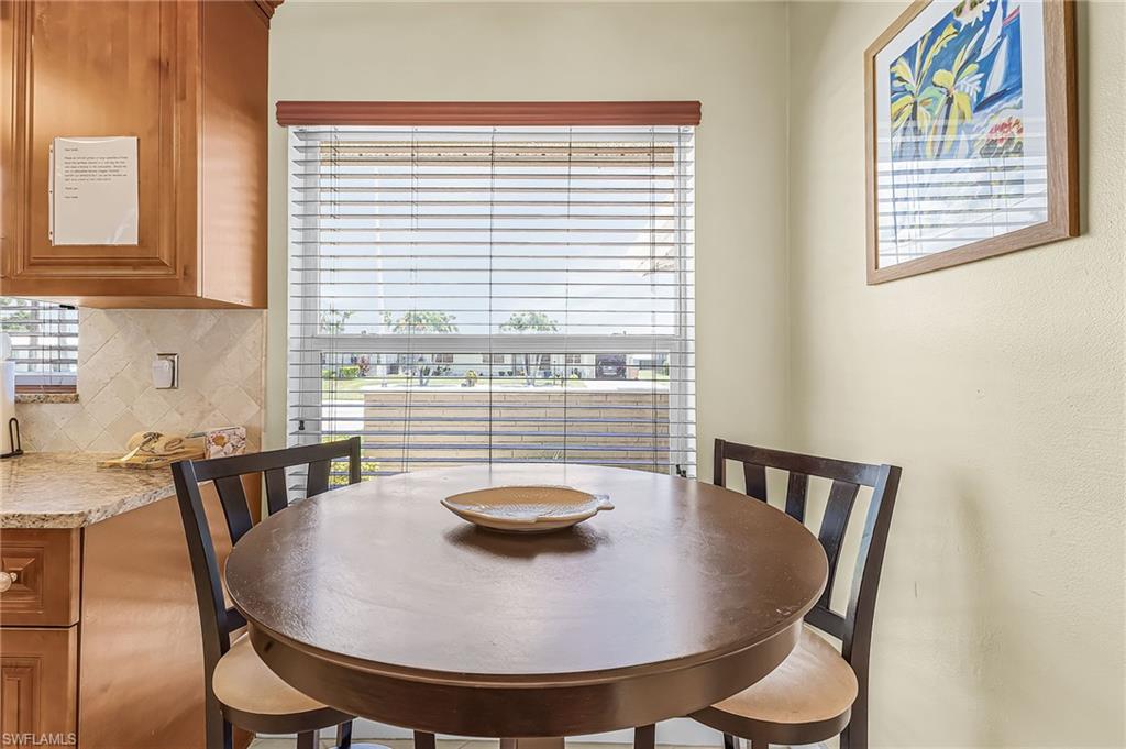 Breakfast nook to watch the Sunrise and have morning coffee