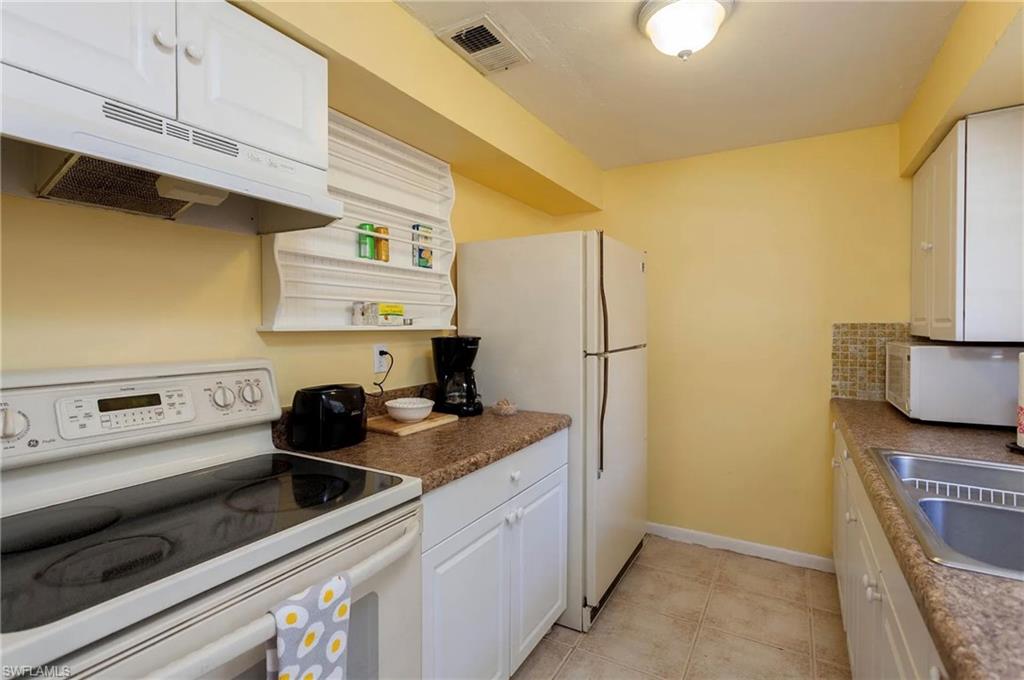 11093 Kelly RD