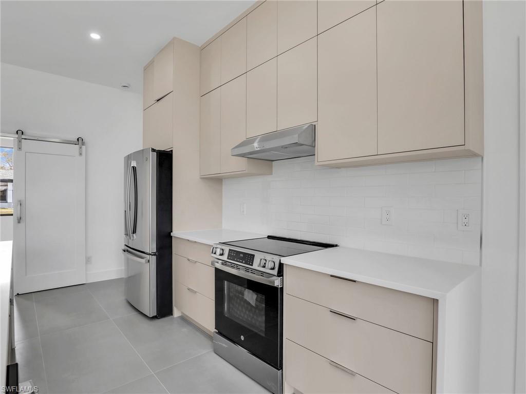 11042 Carnegie AVE photo 13