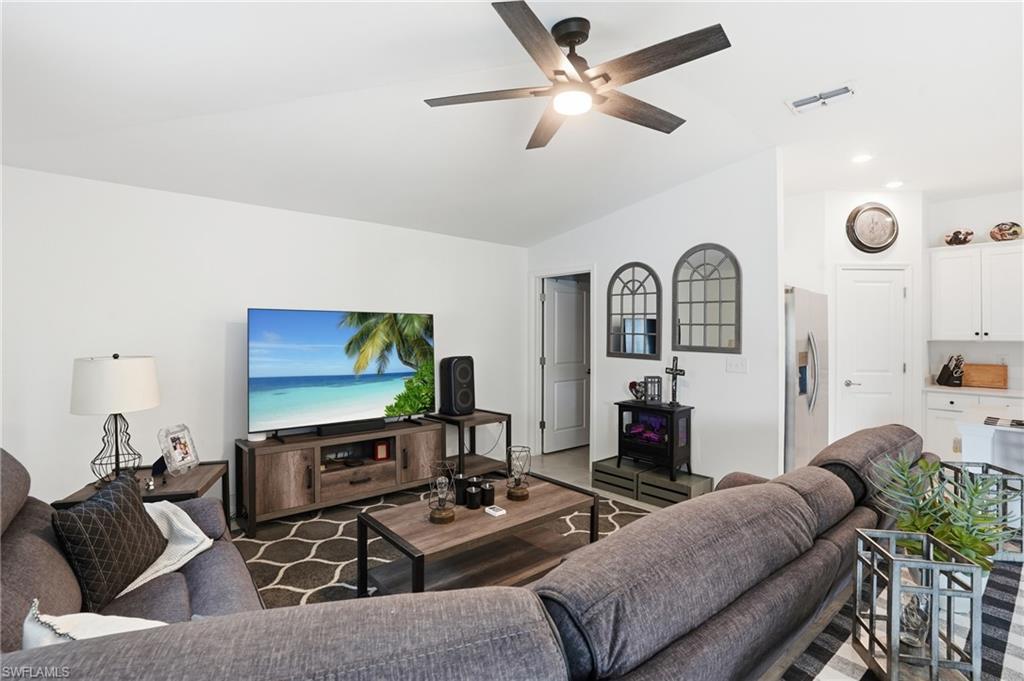 184 Peerless ST photo 10