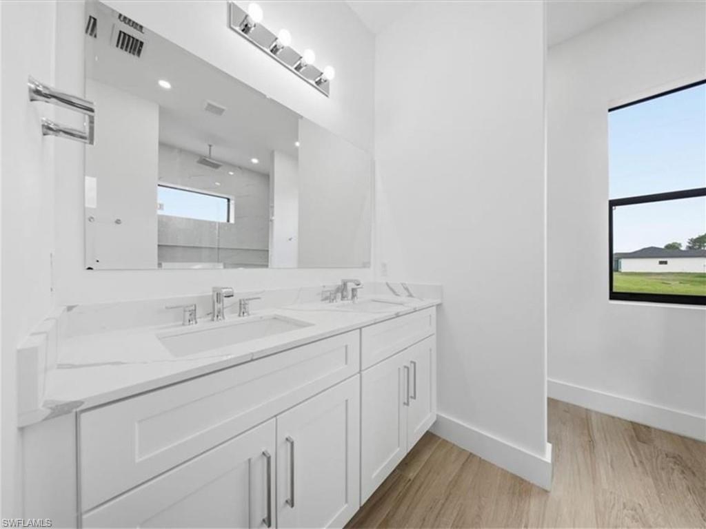 6125 Hershey AVE photo 11