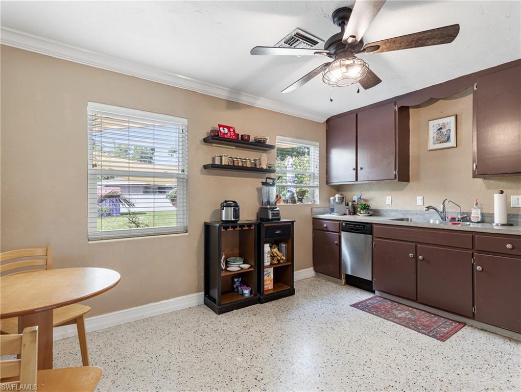 5521 Shaddelee LN W photo 6