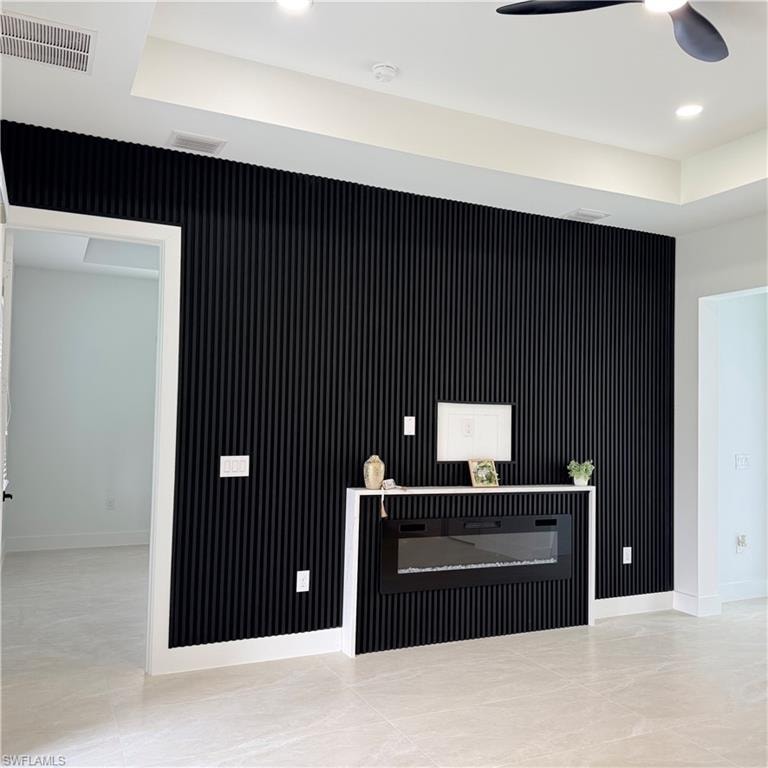 1047 Merry ST E photo 6