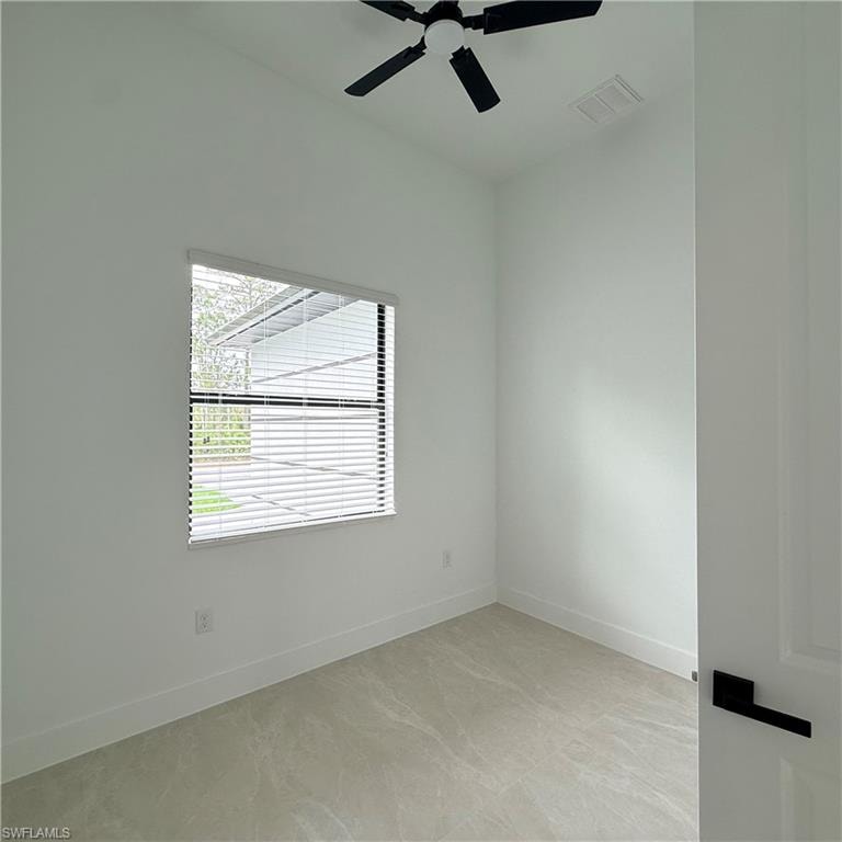 1047 Merry ST E photo 24