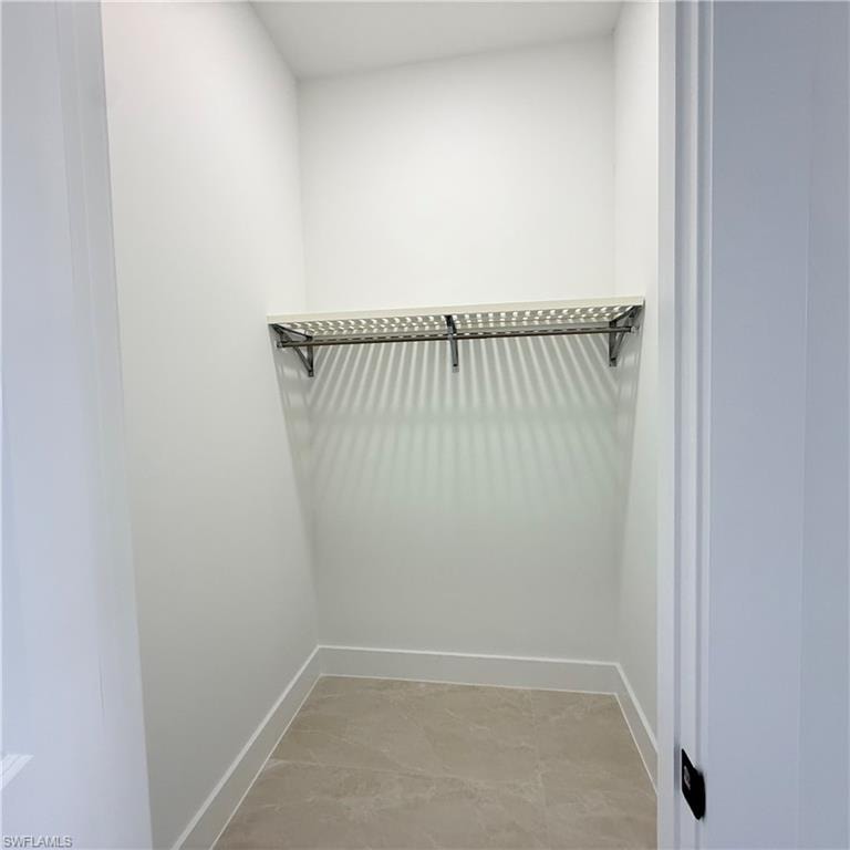 1047 Merry ST E photo 14