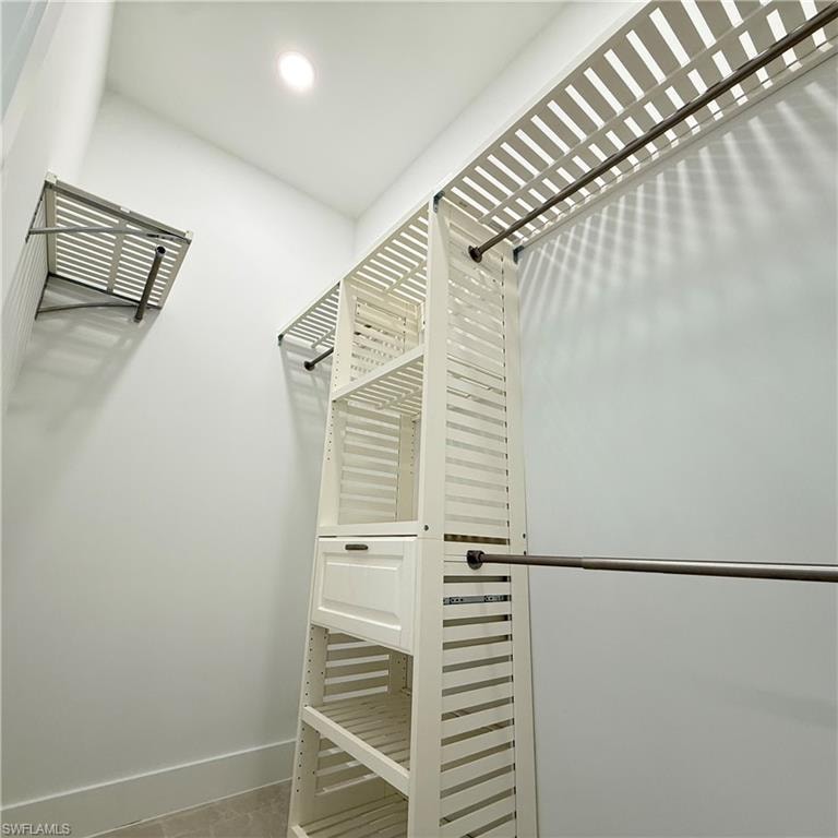 1047 Merry ST E photo 15