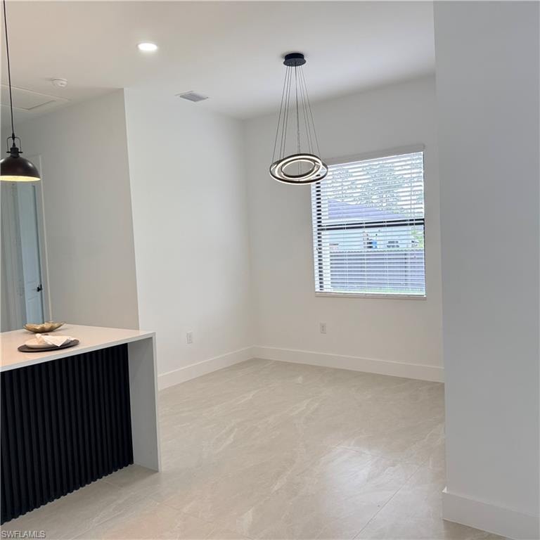 1047 Merry ST E photo 11