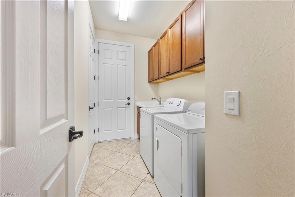 Laundry area with utility sink