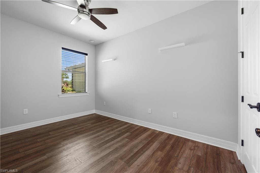 Bedroom with vinyl flooring