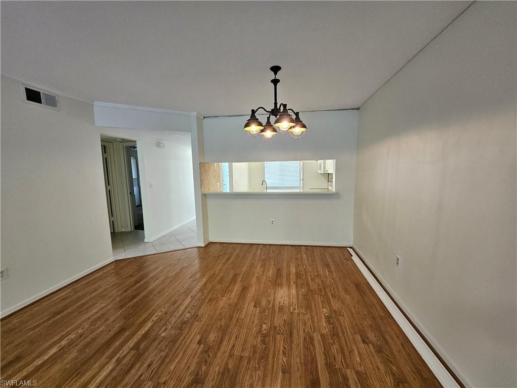 Oversize Living room / dining area  ready for tv