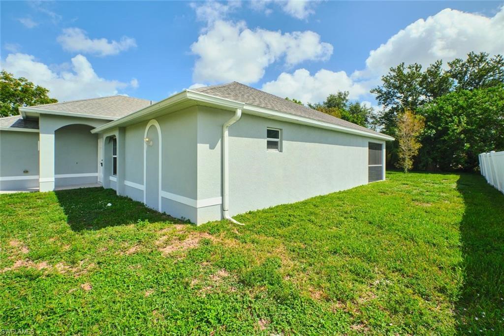 235 SW 12th ST photo 34