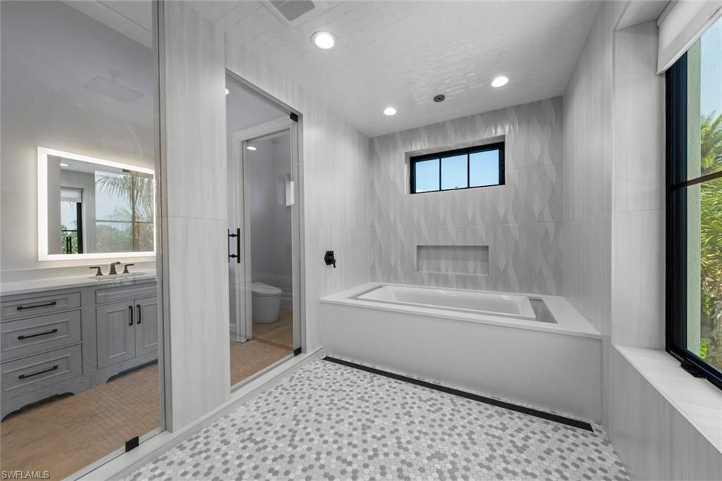 Wet Room with soaking tub