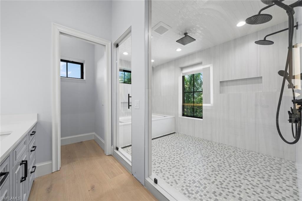 Wet Room with multiple shower heads and soaking tub