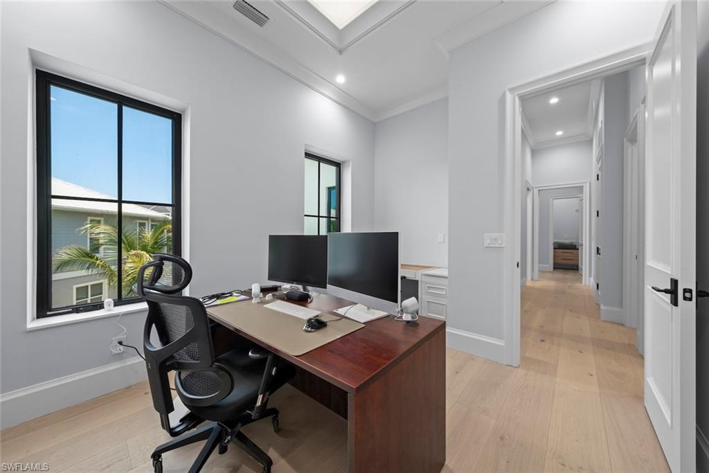 Office or Guest Bedroom 4